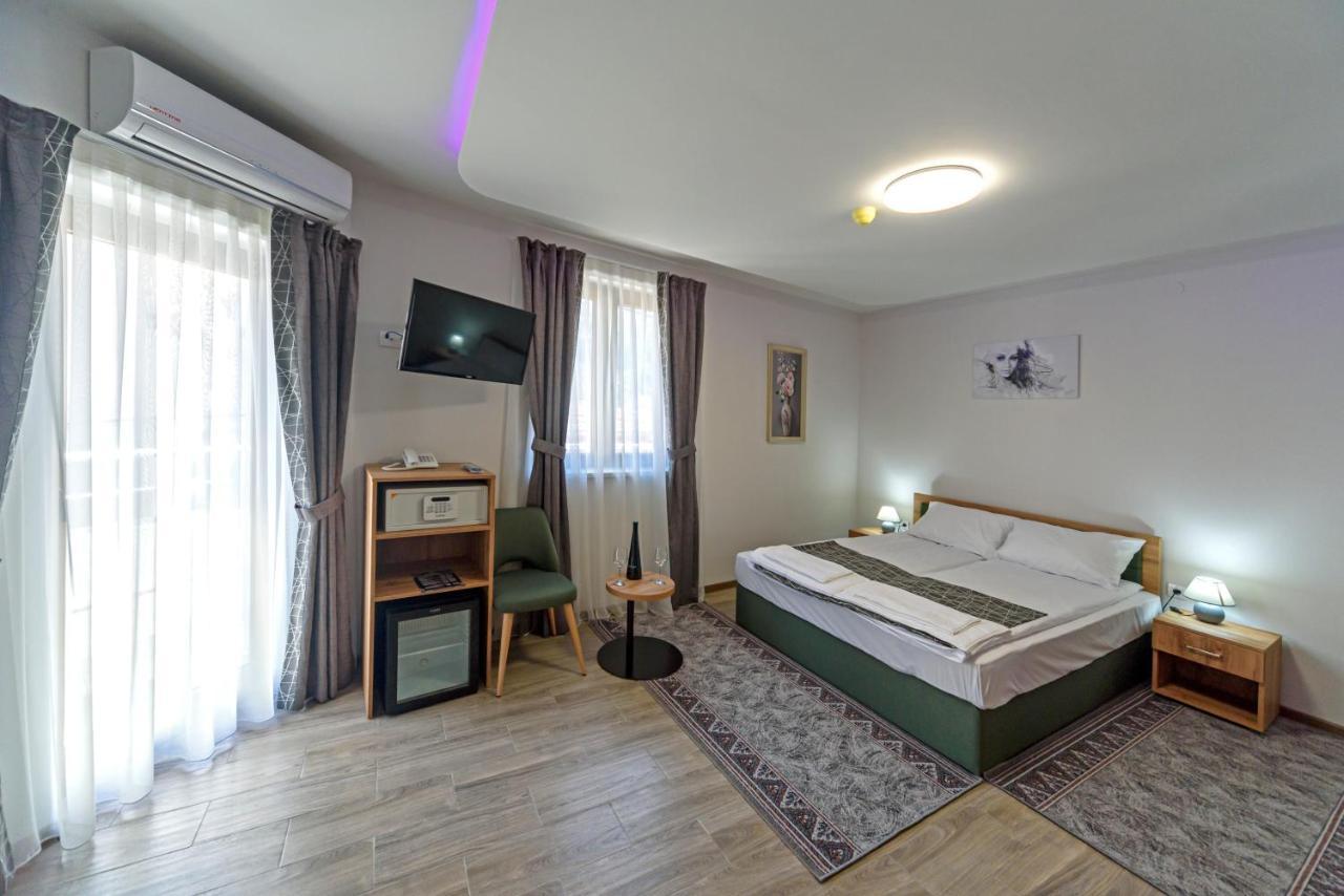 Garni Hotel Mala Moskva Bela Palanka Buitenkant foto