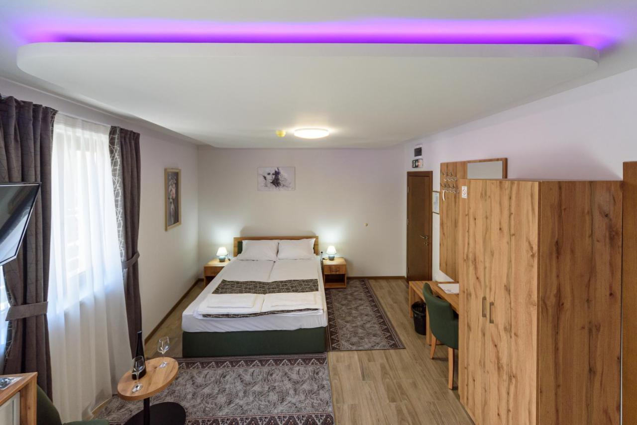 Garni Hotel Mala Moskva Bela Palanka Buitenkant foto