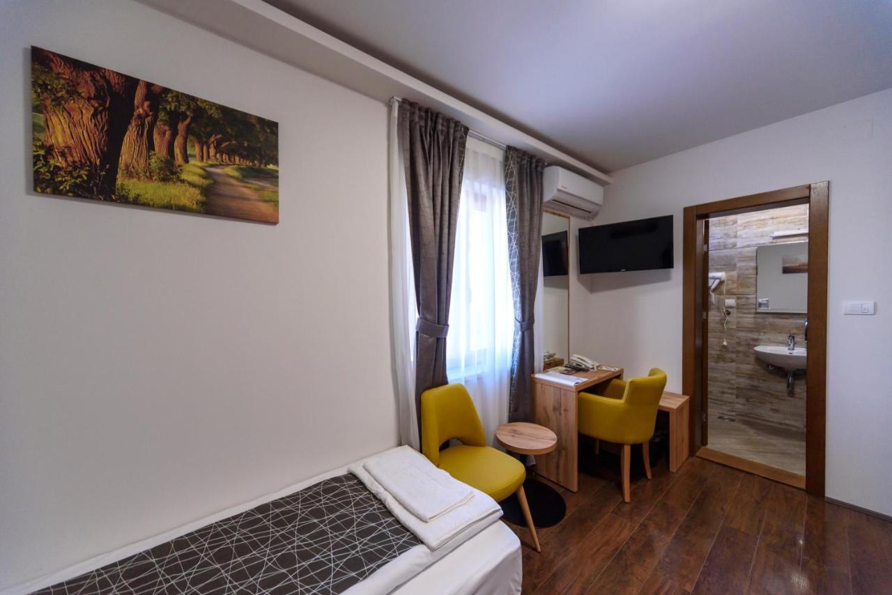 Garni Hotel Mala Moskva Bela Palanka Buitenkant foto