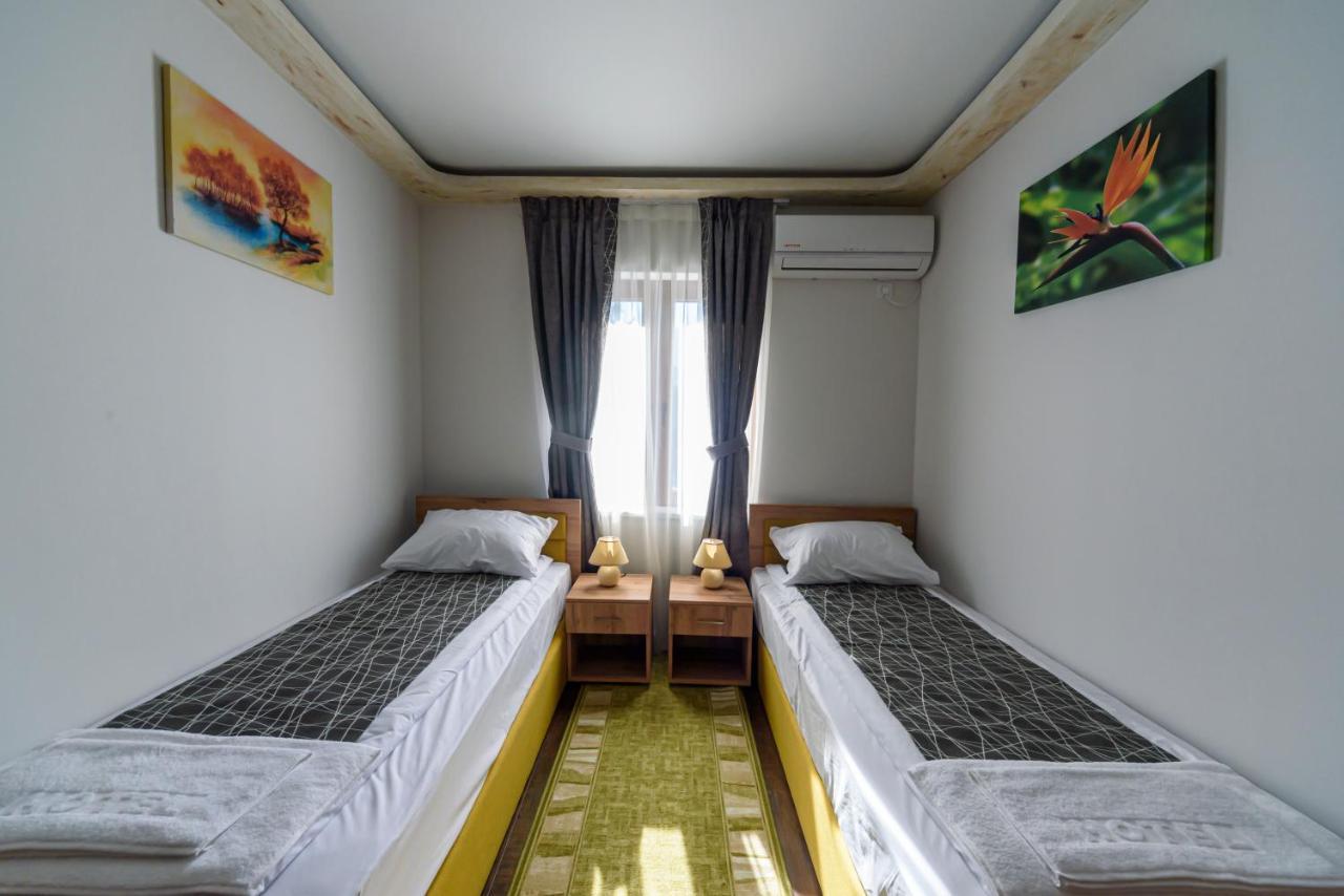 Garni Hotel Mala Moskva Bela Palanka Buitenkant foto