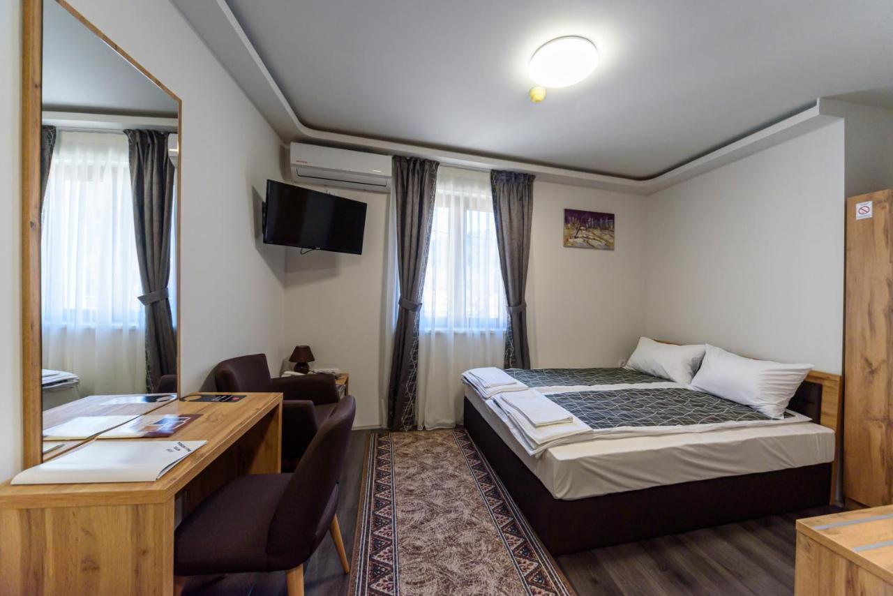 Garni Hotel Mala Moskva Bela Palanka Buitenkant foto